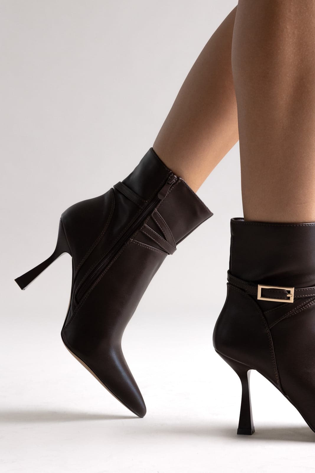 Ideal shoes Μυτερά Μποτάκια Μποτάκια με Τακούνι Στιλέτο - 5271 - Σκούρο Καφέ Ματ