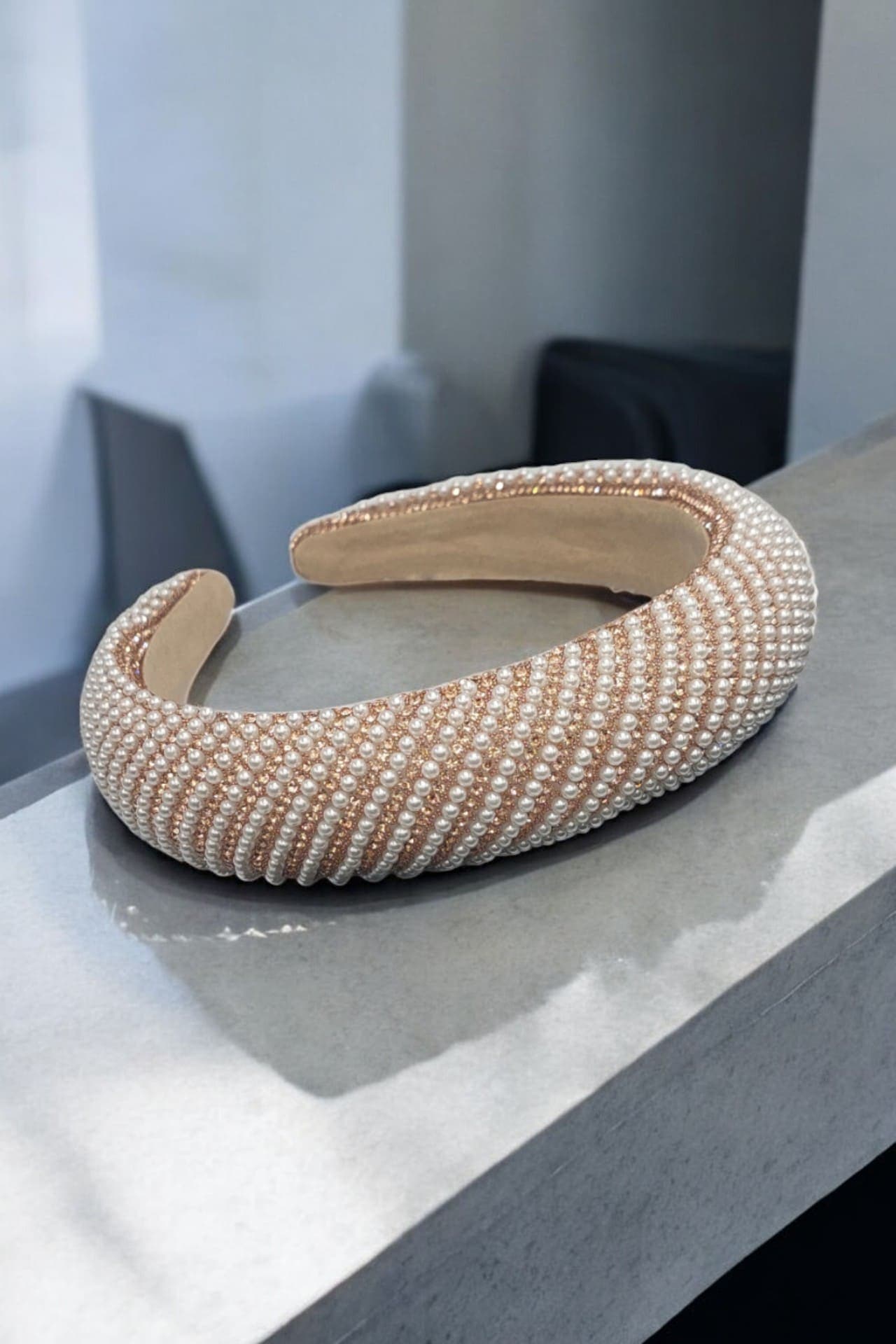 ΣΤΕΚΑ ΜΑΛΛΙΩΝ ΜΕ BRONZE ΣΤΡΑΣ ΚΑΙ ΠΕΡΛΕΣ ΣΕ ΠΛΑΓΙΕΣ ΓΡΑΜΜΕΣ