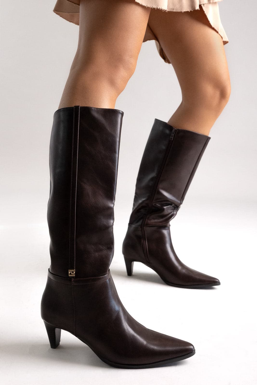 Ideal shoes Μυτερές Μπότες με Χαμηλό Τακούνι - 6395 - Σκούρο Καφέ Ματ