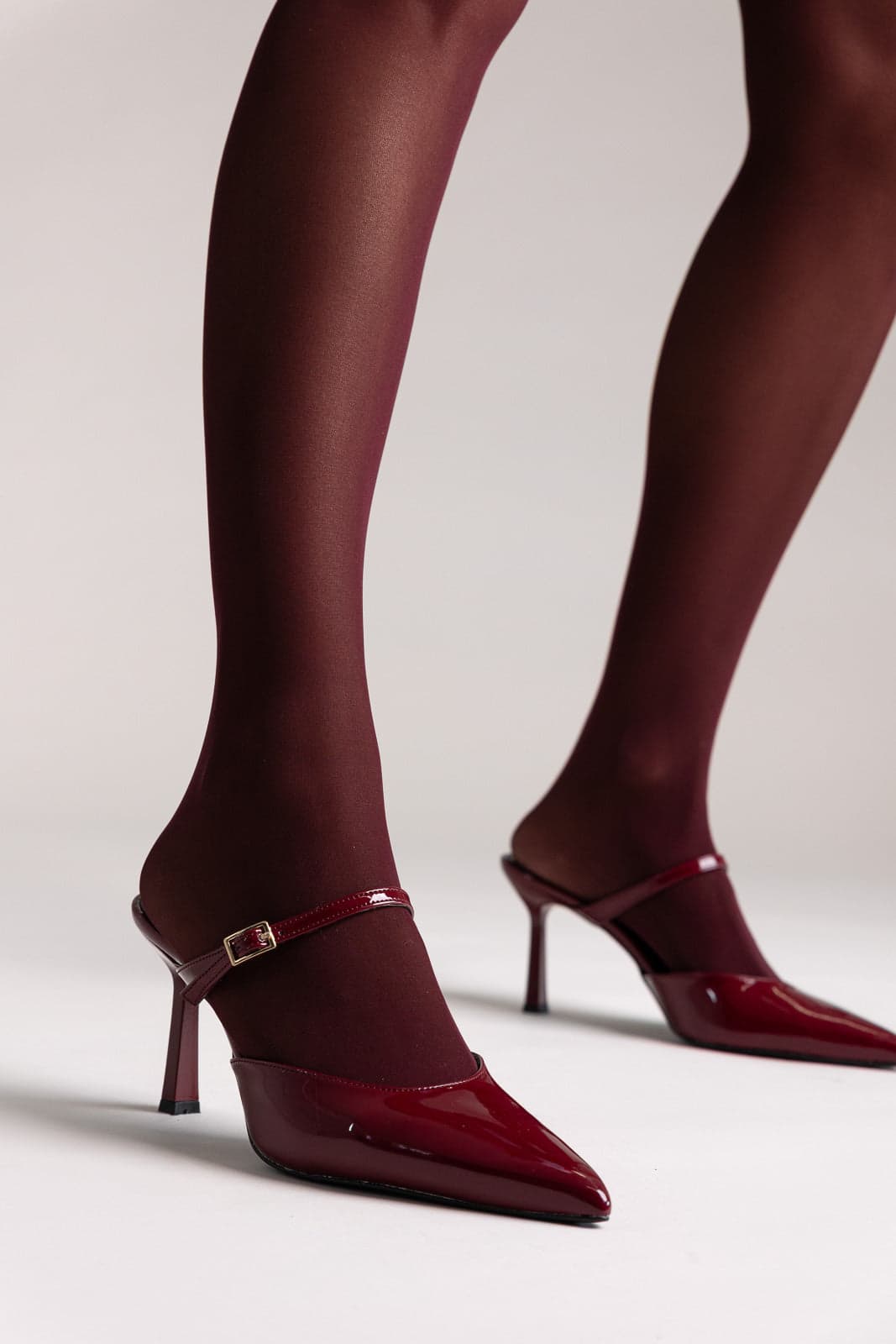TFP Μυτερά Mules με λουρί - 735 - Burgundy Patent