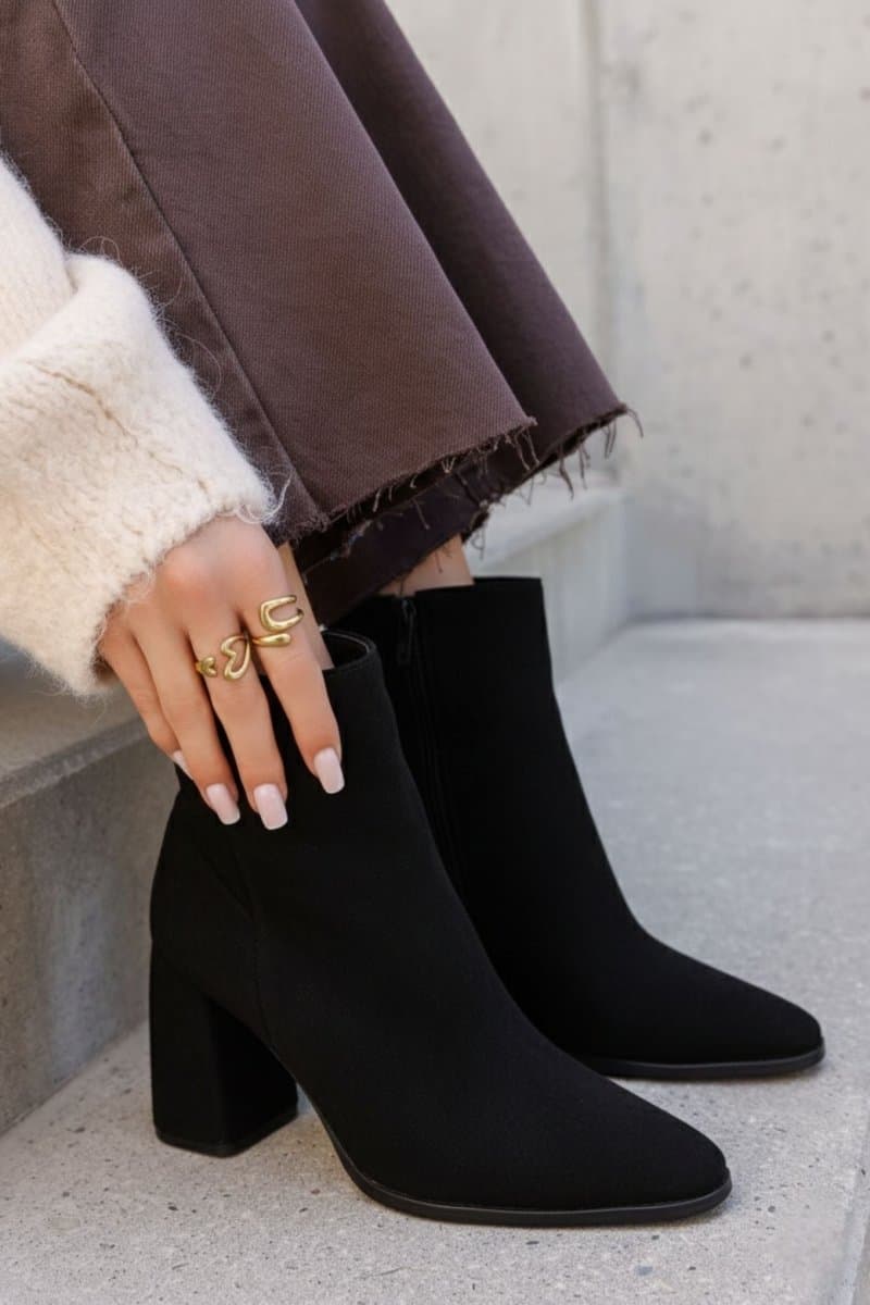 Ideal shoes Σουέτ Μποτάκια Αστραγάλου με Τακούνι Block - 6371A - Μαύρο Σουέτ